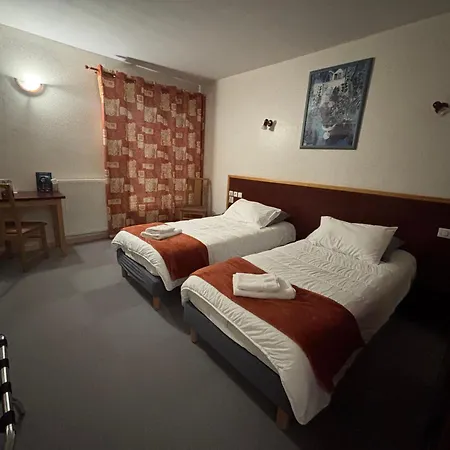 Otel Les Hirondelles Orcines