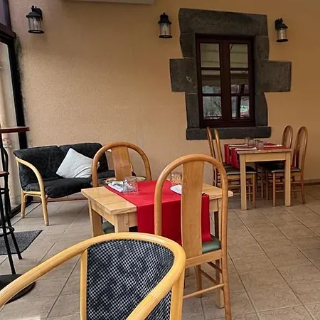 Hotel Les Hirondelles Orcines