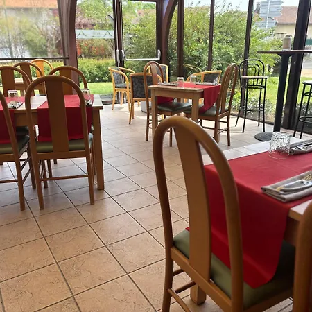 Otel Les Hirondelles 3*