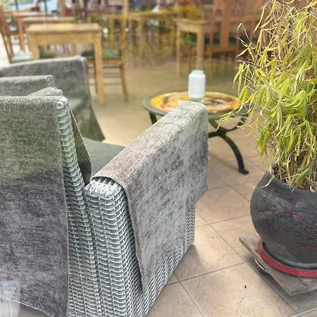 Otel Les Hirondelles Orcines