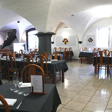 Les Hirondelles Hotel