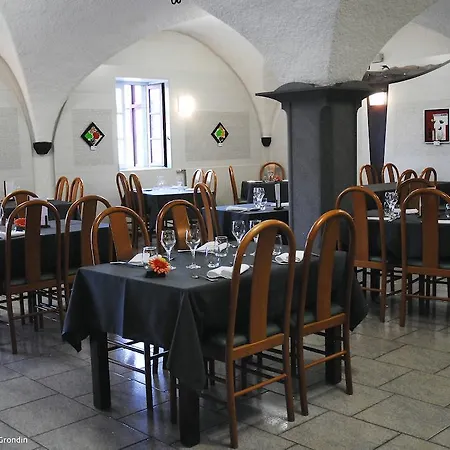 Les Hirondelles 3*