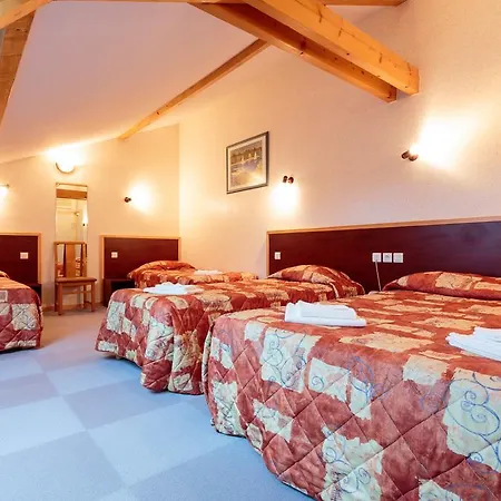 Les Hirondelles 3*