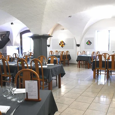 Les Hirondelles Hotel